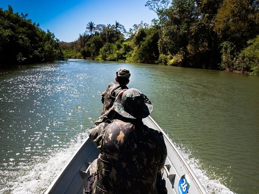 É vedada a pesca subaquática bem como o uso de materiais perfurantes, tais como: arpão, arbalete, fisga e lança (Foto: Divulgação/Polícia Ambiental)