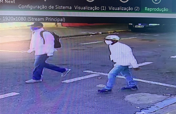 Após a ação, os dois fugiram a pé (Foto: Reprodução)