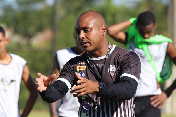 O técnico do MuleCAV, Rodrigo Cabral (foto), relatou que elenco está preparado para o início do campeonato e que os resultados serão consequências do trabalho (Foto: Rafael Bento/CAV)