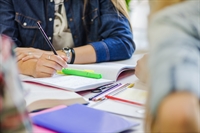 O objetivo do programa é incentivar e viabilizar a participação de estudantes de baixa renda e com bom desempenho escolar (Foto: Prefeitura de Votuporanga)