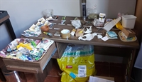 Com o preso ainda foi localizado um laboratório para preparo e distribuição das drogas (Foto: Dise)