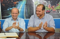 João Dado e o vice-prefeito Renato Martins; prefeito não revelou se tentará a reeleição (Foto: A Cidade)