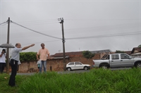 Prefeito João Dado e o secretário de Obras, Gaspar, na Praça Martinho Nunes Pereira (Foto: Daniel Castro/A Cidade)