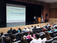 Prefeitura e Sansaúde apresentaram as propostas em assembleia realizada na noite de ontem (Foto: A Cidade)