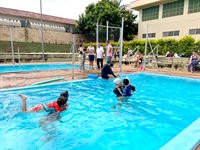 Projeto pioneiro de natação para autistas em Votuporanga já tem 80 alunos e fila de espera, o que despertou o interesse de outras cidades  (Foto: Prefeitura de Votuporanga)