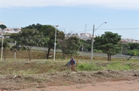 Foram realizados serviços de roçagem em todo o campo de futebol