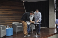 Os prefeitos dos três municípios assinaram as medidas ontem, em coletiva de imprensa no Parque da Cultura (Foto: A Cidade)