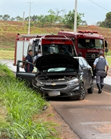 Mulher perde controle de carro e capota embaixo  do viaduto de Simonsen