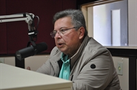Carlão Pignatari anunciou na Cidade FM a destinação de R$ 6 milhões para a Santa Casa e depois foi recebido com homenagens no hospital  (Foto: A Cidade)