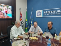 Danilo Campetti se reuniu com o prefeito Jorge Seba, entidade, lideranças, e empresários, dentre eles o ex-prefeito Juninho Marão (Foto: Assessoria)