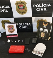 M.W.C. recebeu voz de prisão e foi encaminhado para a sede da Dise, onde foi autuado em flagrante por tráfico de drogas (Foto: Divulgação)