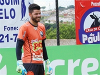 O goleiro Vitor Prada conversou com a imprensa ontem (Foto: Rafael Nascimento/CAV)