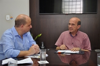 Secretário de Turismo do Estado de São Paulo, Laércio Benko, em sua última visita à Votuporanga, no gabinete do prefeito João Dado (Foto: Divulgação/Prefeitura de Votuporanga)