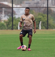 O volante da Votuporanguense, Jair, de 20 anos, fará sua estreia na Copa Paulista e disse que elenco quer trabalhar com posse de bola (Foto: Rafael Bento/CAV)