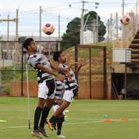 A chegada dos meninos para o profissional é o projeto do CAV para as próximas temporadas (Foto: Rafael Bento/CAV)