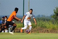 O atacante Léo Santos pode ser o novo reforço da Alvinegra para a Série A3; o atleta já teria rescindido o contrato com o Ypiranga-RS (Foto: Rafael Bento/CAV) 