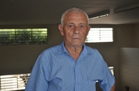 O aposentado, Romeu Cisterna, precisa de uma passagem para fazer tratamento médico (Foto: Gabriele Reginaldo/A Cidade)