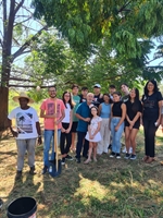 Os jovens da Crisma da Paróquia São Bento finalizaram a preparação para o sacramento com uma boa ação em prol do meio ambiente Foto: Arquivo pessoal