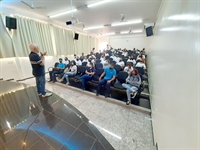 A iniciativa voluntária do professor Manuel tem como objetivo preparar os jovens a lidarem com suas próprias finanças (Foto: Arquivo pessoal)