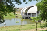 Um gambá visitou ontem o Centro de Informações Culturais e Turísticas