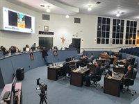Com falas sobre hipocrisia e luta contra pedofilia, projeto contra ‘adultização’ é aprovado