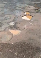 Buraco na rua Brás Cubas; em 2019, foram cerca de 2.301 toneladas de massa asfáltica (Foto: Reprodução/Internet)