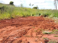 Terreno ao lado de obra de creche foi limpo por empresa responsável pela construção