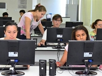 Os cursos são ofertados pelo Centro de Acesso às Tecnologias e Inclusão Social (CATIS) (Foto: Divulgação/Prefeitura de Votuporanga)