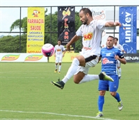 Adriano Paulista abriu o placar no fim do primeiro tempo e ainda teve a chance de dar a vitória ao CAV na etapa final (Rafael Nascimento/CAV)