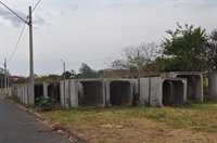 Quando o convênio for desfeito, as arruelas de concreto serão retiradas da avenida (Foto: Gabriele Reginaldo/A Cidade)