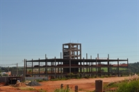 A obra da nova Prefeitura que teve início em 2016 tem prazo de conclusão até abril de 2018 (Foto: Ganriele Reginaldo/A Cidade)