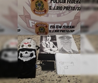 Ainda segundo a polícia, o perfil também exibia a cruz suástica ou gamada e declarava apoio ao nazismo (Foto: Divulgação/Polícia Federal)