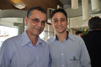 Alcione Luiz de Oliveira com o filho Guilherme