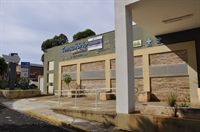 Entre os serviços implantados estão rampas de acesso, corrimão, piso tátil e adaptação de banheiros para deficientes  (Foto:Prefeitura de Votuporanga)