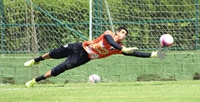 Está voando! O goleiro Paulo Roberto foi titular nos duelos contra Água Santa e Oeste (Foto:  Rafael Nascimento/CAV)