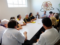 Representantes do Lions Clube entregaram o cheque