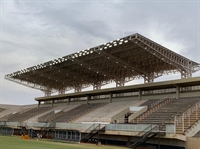 A Arena Plínio Marin acendeu, na quinta-feira (5), pela primeira vez a iluminação que ainda é parcial  (Foto: Reprodução)