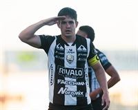 Feitosa marca, Votuporanguense vence o Ituano e lidera o grupo