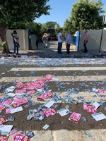 Antes mesmo de amanhecer, as ruas e calçadas já estavam completamente forradas; Escola SAB uma das mais afetadas (Foto: A Cidade)