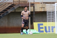 O zagueiro Júnior Almeida foi apresentado e já treina com a equipe da Votuporanguense na preparação para a Série A3 (Foto: Rafael Bento/CAV)