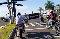 Manifestantes estenderam faixas de "fora Doria" pela cidade (Foto: Redes sociais) 
