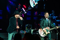 Edson e Hudson afirmam que show da noite de hoje será romântico e eletrizante  (Foto: Divulgação)