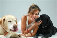 A apresentadora Luisa Mell posou com seus cachorros (Foto: Rachel Guedes / Divulgação)
