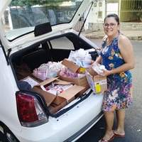 A votuporanguense Andrea Socorro Gimenes Villa honrou as memórias de sua mãe, Dolores Carbo Vilha (Foto: Santa Casa)