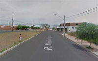 Um bar do bairro Colinas foi invadido na madrugada de ontem, na rua Nicolau Pignatari (Foto: Reprodução)