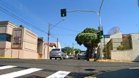Novos semáforos foram instalados em cruzamentos da cidade (Foto: Reprodução/TV TEM)