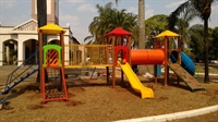 O playground conta com escorregadores, balanços, passarelas, cordas para escalar e também coberturas que divertirão muito as crianças do distrito (Foto: Eder Dias)