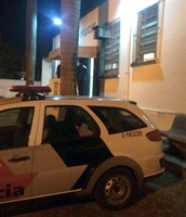 O indiciado, R.L.F., de 32 anos, recebeu voz de prisão e foi conduzido para a Central de Flagrantes de Votuporanga (Foto: Divulgação/Polícia Militar)