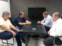 Derrite e Dalbert Mega se reúnem durante agenda do deputado federal em Votuporanga