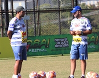 Rainer Oliveira, auxiliar técnico que comandará o CAV na Copa Paulista, e Rogério Mancini (Foto: Rafael Bento/CAV)
